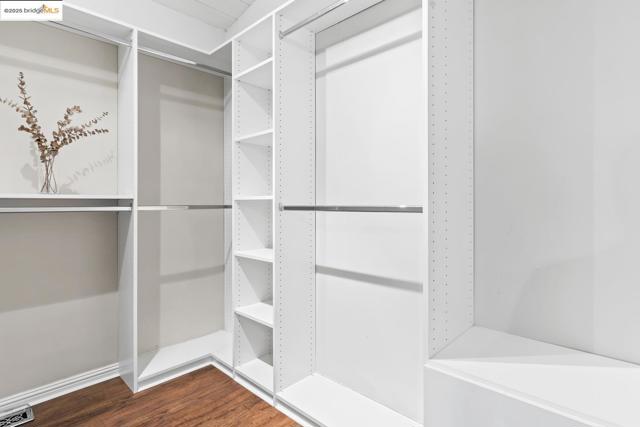 6533 Chelton DR, Oakland CA: https://media.crmls.org/mediaz/a2be605c-7e7a-4a03-ac8d-640a99cd7059.jpg