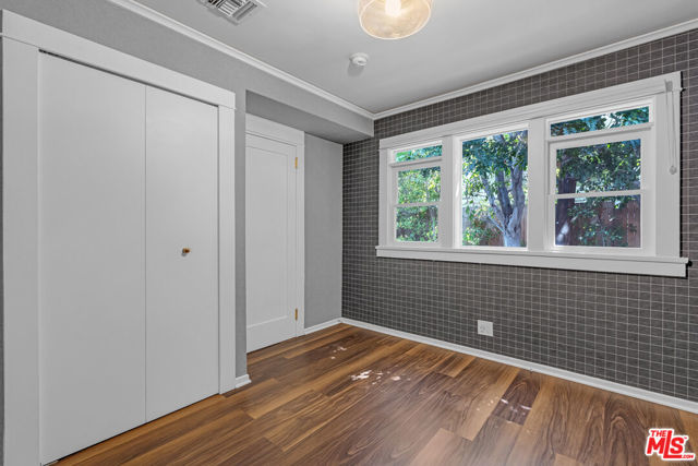7024 De Longpre Avenue, Los Angeles CA: https://media.crmls.org/mediaz/a2be6fe4-3dcc-4c0e-ba9e-29716c216cfe.jpg