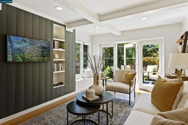 24 La Campana Rd, Orinda CA: https://media.crmls.org/mediaz/a2becaf6-bde7-4d6a-82a4-adc870762335.jpg
