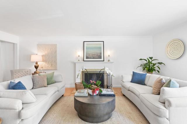 2061 Oakley Avenue, Menlo Park CA: https://media.crmls.org/mediaz/a2bf016b-dd08-4518-aae3-a73a72868ab7.jpg