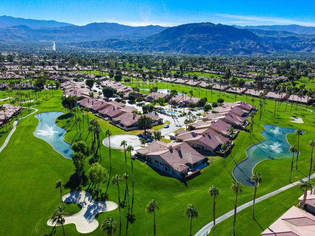 36 Maximo Way, Palm Desert CA: https://media.crmls.org/mediaz/a2bf4c01-25bb-441f-957f-4586882848de.jpg