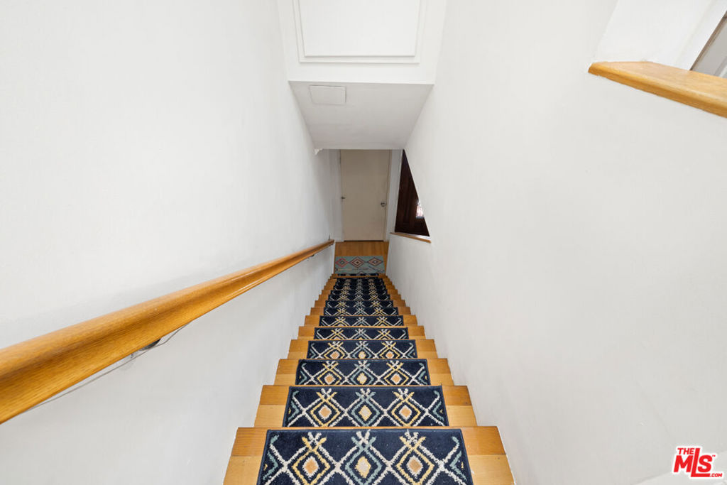 https://media.crmls.org/mediaz/a2bfacf0-995b-464e-848d-93b8f0794d0f.jpg?preset=X-Large