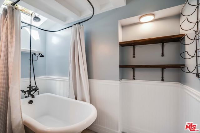 638 N Topanga Canyon Boulevard, Topanga CA: https://media.crmls.org/mediaz/a2bfbfd5-fde8-498e-afb5-af017b663474.jpg