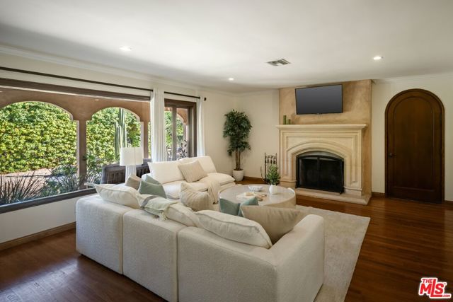 13800 Erwin Street photo 24