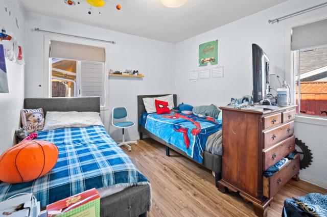 2066 Sterling Avenue, Menlo Park CA: https://media.crmls.org/mediaz/a2c07a9f-cf50-40b3-ac78-8134907b5375.jpg