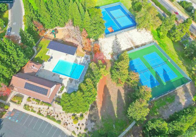 1320 Strawberry Court, Danville CA: https://media.crmls.org/mediaz/a2c16c0c-09ed-4b80-b7a1-85fe25bf8c0a.jpg