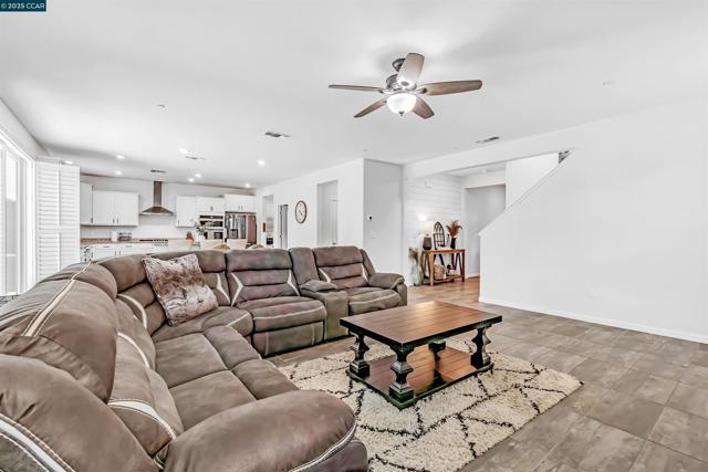 158 Wooley Creek Way, Brentwood CA: https://media.crmls.org/mediaz/a2c1d399-41f8-4ba2-a6e5-b7dc1d2b4aa9.jpg