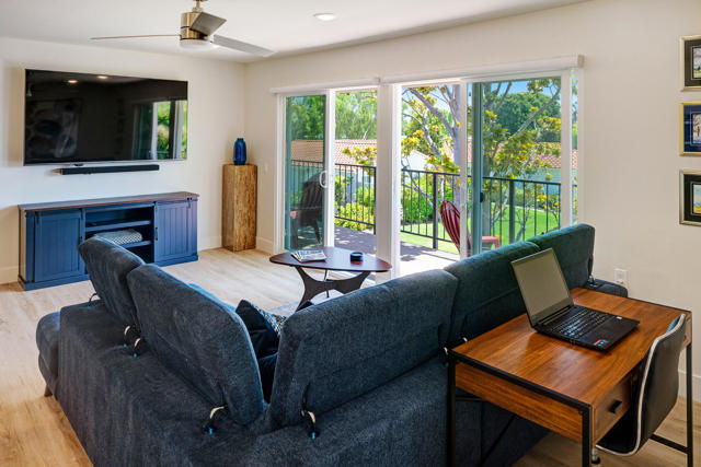 2196 Via Mariposa E, Laguna Woods CA: https://media.crmls.org/mediaz/a2c20385-686e-4176-831e-bf4b0c149064.jpg