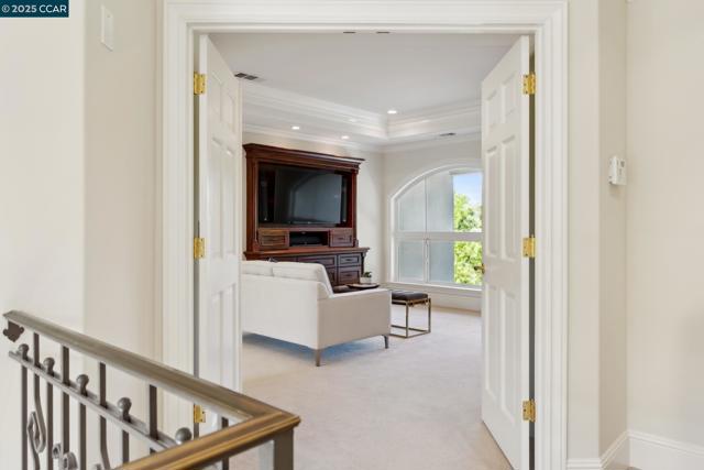 135 Dean Rd, Alamo CA: https://media.crmls.org/mediaz/a2c2325b-2875-4ea8-b1c2-2e307ad32d07.jpg