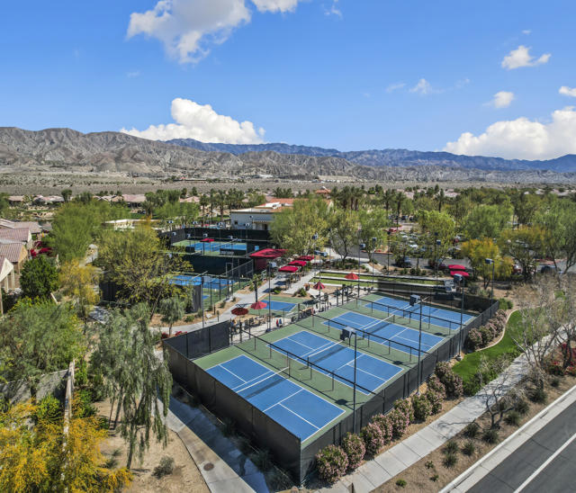 81585 Corte Valdemoro, Indio CA: https://media.crmls.org/mediaz/a2c2beab-c1da-4922-874b-3979177fb065.jpg