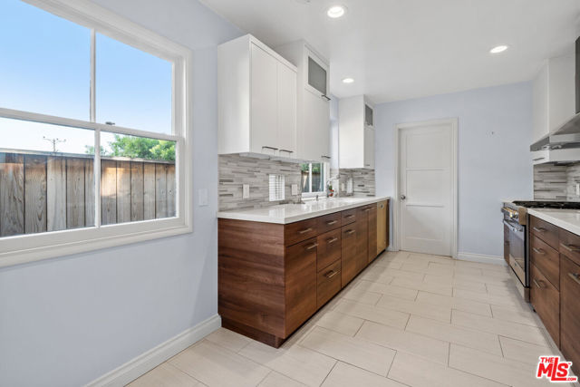 3709 Stone Canyon Avenue, Sherman Oaks CA: https://media.crmls.org/mediaz/a2c30024-d0f7-49b5-bca2-6353378dab4a.jpg