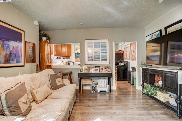 1725 96Th Ave, Oakland CA: https://media.crmls.org/mediaz/a2c32b5a-2394-48a3-8aa3-0e2aa0d76c6d.jpg