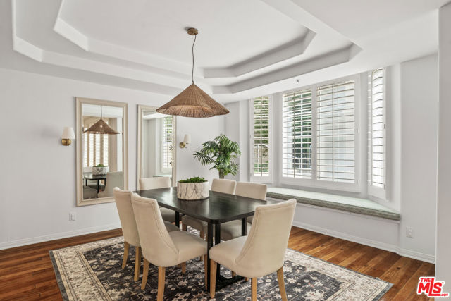 575 S Barrington Avenue, Los Angeles CA: https://media.crmls.org/mediaz/a2c35f4b-7ad2-4f25-a011-fe2ff5a4beea.jpg
