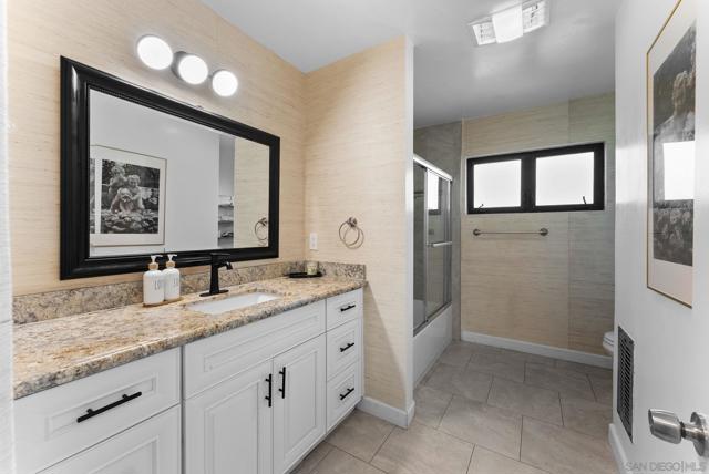 9586 Alto Dr, La Mesa CA: https://media.crmls.org/mediaz/a2c4c770-1520-4d41-96c7-f81f2ec5d659.jpg