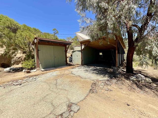 38281 Western Hills Drive, Anza CA: https://media.crmls.org/mediaz/a2c4dcd9-b568-48ee-a953-60f0badd0137.jpg