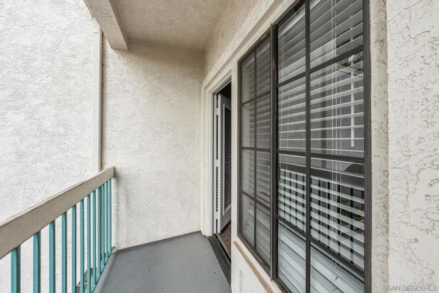 Image 33 of 41 For 16458 Avenida Venusto C  C