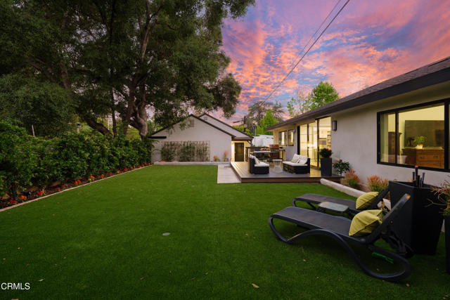 4428 Oakwood Avenue, La Canada Flintridge CA: https://media.crmls.org/mediaz/a2c51693-5e29-48b2-b10e-c7d465b67a0b.jpg