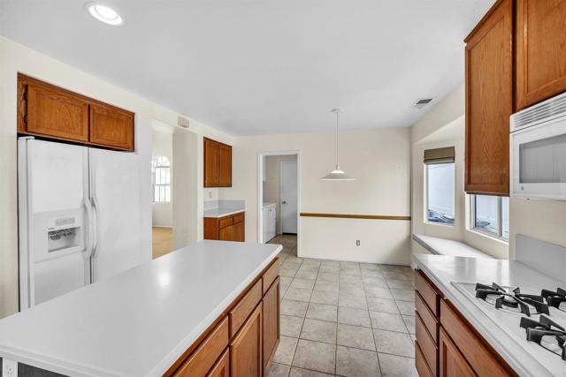 6017 Piros Way, Oceanside CA: https://media.crmls.org/mediaz/a2c5ea11-fb88-4b9e-a4d5-58941fb27d4e.jpg
