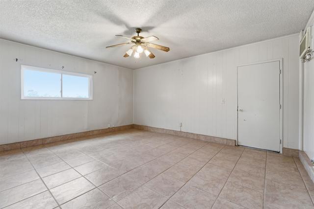 Detail Gallery Image 10 of 35 For 4975 Loris Street, San Diego,  CA 92105 - 3 Beds | 2 Baths