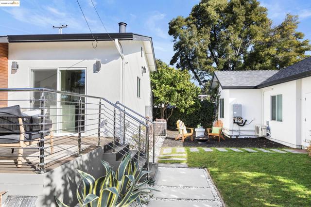 1026 43rd St, Emeryville CA: https://media.crmls.org/mediaz/a2c639bb-ebd0-49f2-a3c1-f128ccb04552.jpg