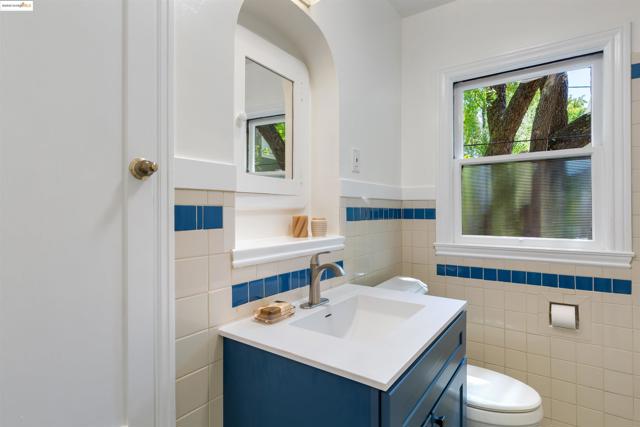 1351 Carlotta Ave, Berkeley CA: https://media.crmls.org/mediaz/a2c6aefc-dec1-4817-a787-80ff74f51de5.jpg