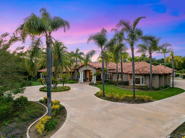 18050 Rancho La Cima Corte, Rancho Santa Fe CA: https://media.crmls.org/mediaz/a2c6c224-d302-48ae-8270-c2e4eca7b2b5.jpg