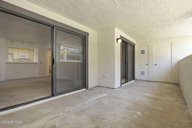 1923 Majorca Drive, Oxnard CA: https://media.crmls.org/mediaz/a2c75aaf-f525-4d9e-b2c0-bb006650719e.jpg