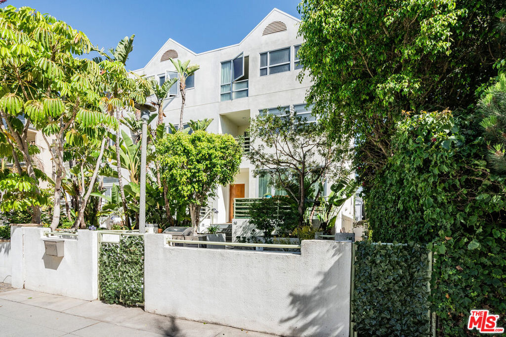 16 Voyage Street