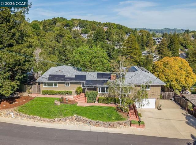 102 Hillcrest Dr, Orinda CA: https://media.crmls.org/mediaz/a2c787e1-3357-4ed9-a587-b3e9006cc074.jpg
