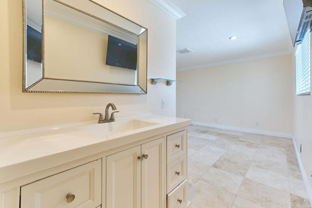 83175 Rue Paray, Thermal CA: https://media.crmls.org/mediaz/a2c79087-a2e8-43b6-af00-0253d849a530.jpg