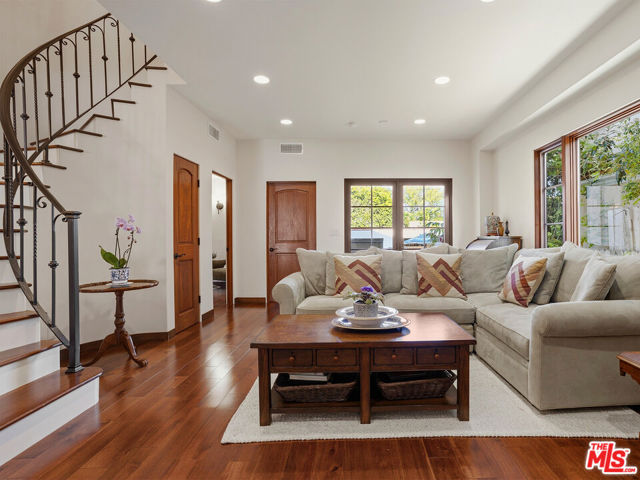 Image 8 of 31 For 2026 Greenfield Avenue