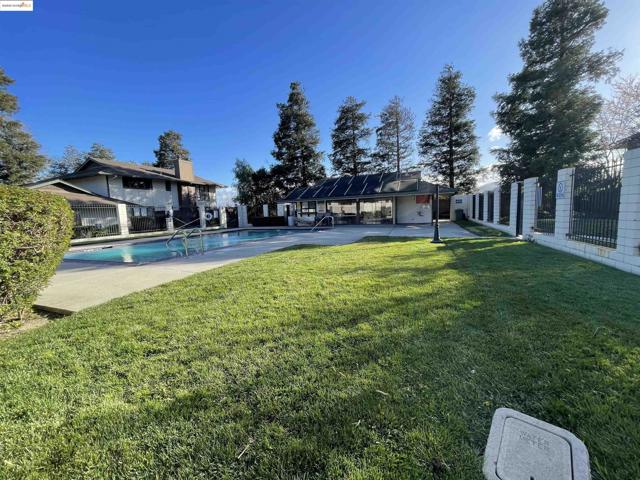 2416 Shadow Ln, Antioch CA: https://media.crmls.org/mediaz/a2c9a0ad-2c67-41a2-9672-53803d9073b3.jpg