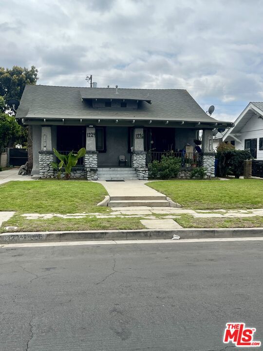 1224 W 41st Street, Los Angeles CA: https://media.crmls.org/mediaz/a2c9fcc7-a175-425e-8056-4cecf3e14a46.jpg