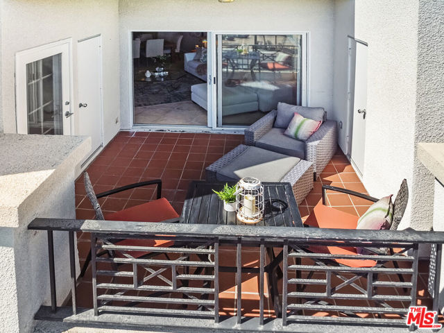 200 Pacific Coast Highway, Huntington Beach CA: https://media.crmls.org/mediaz/a2ca1ba2-2a32-426a-93a7-5eeccb79dcdb.jpg