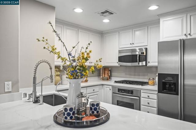 1800 Alma Ave, Walnut Creek CA: https://media.crmls.org/mediaz/a2cb7511-3019-4193-babd-747052401e08.jpg