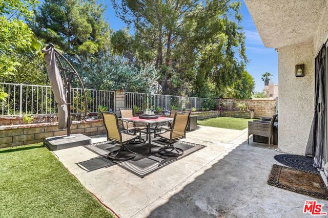 27632 Kevin Place, Santa Clarita CA: https://media.crmls.org/mediaz/a2cbd8eb-2a19-4c63-ab75-b760eb6c4ce9.jpg
