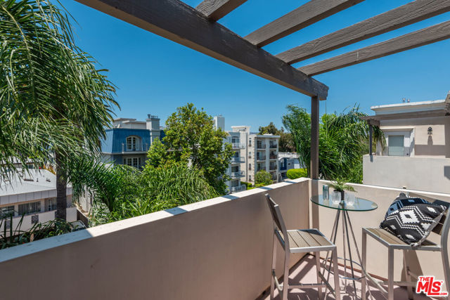 1920 Malcolm Avenue, Los Angeles CA: https://media.crmls.org/mediaz/a2cc7dbf-eb1d-4384-900c-73231b7aee87.jpg