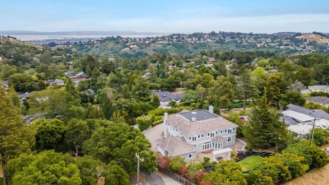 1535 Lakeview Drive, Hillsborough CA: https://media.crmls.org/mediaz/a2cd64e0-6ef8-47fe-939a-b958eb39c1cf.jpg