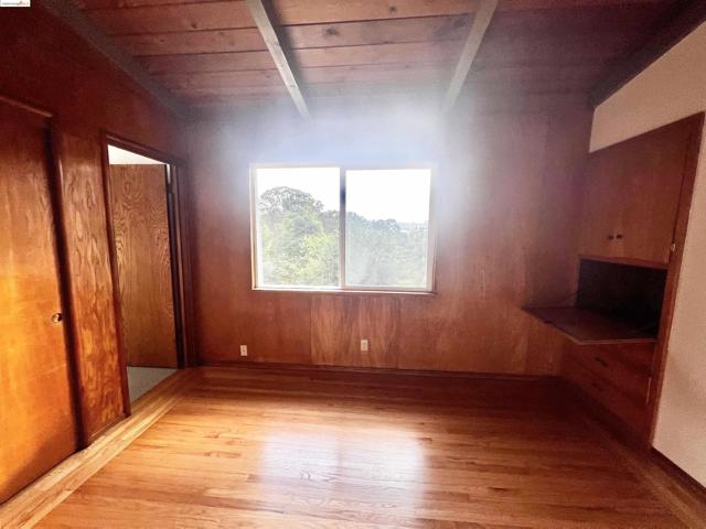 58 Pomona St, Crockett CA: https://media.crmls.org/mediaz/a2cd73aa-cc45-44eb-ab9e-559186e61095.jpg