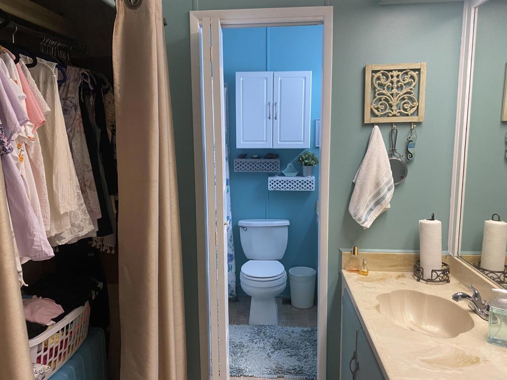 https://media.crmls.org/mediaz/a2cf3d14-848b-439b-8844-89b0e861cdc9.jpg?preset=X-Large