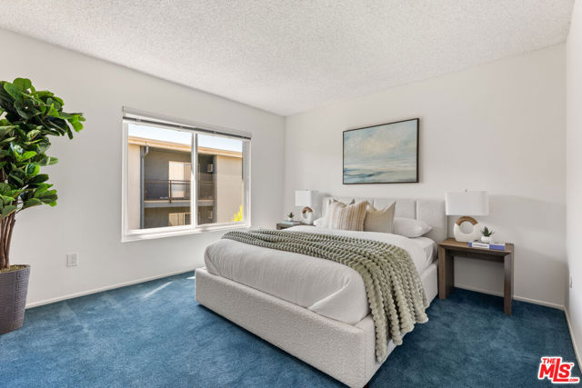 22038 Vanowen Street, Woodland Hills CA: https://media.crmls.org/mediaz/a2cf4ab4-9701-416d-9675-9971c1f92b55.jpg