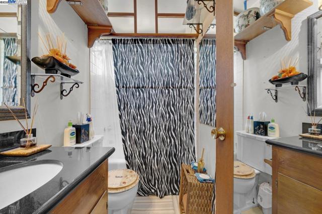 1738 7Th St, Berkeley CA: https://media.crmls.org/mediaz/a2cf4f54-353b-4fb1-8862-d5b5d21a94d7.jpg