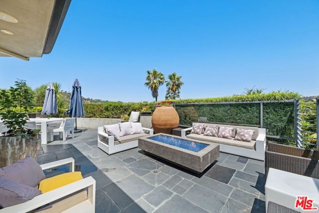 2625 Mar Lu Drive, Los Angeles CA: https://media.crmls.org/mediaz/a2cf510a-d42a-4173-9efe-5432d8c360e4.jpg