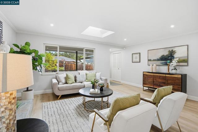 289 Sierra Dr, Walnut Creek CA: https://media.crmls.org/mediaz/a2cf890e-28fe-44f3-975c-71cf9bf12fb8.jpg