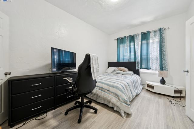 1360 Berkeley Way, Berkeley CA: https://media.crmls.org/mediaz/a2cfb7bb-af45-4f8a-9308-6cce48d3f1c6.jpg