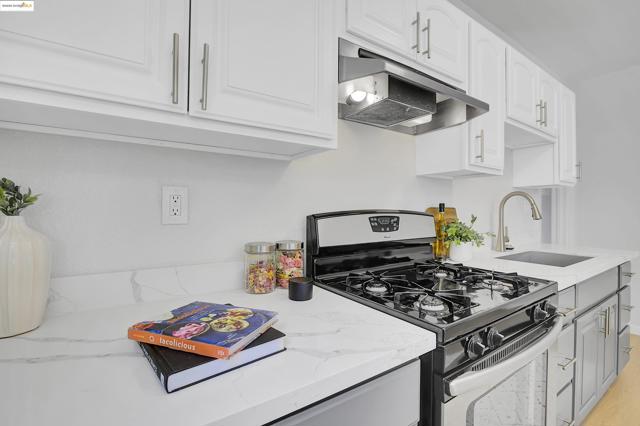 3034 Martin Luther King Jr Way, Oakland CA: https://media.crmls.org/mediaz/a2cff2e4-9646-404b-b570-4e6369e98668.jpg