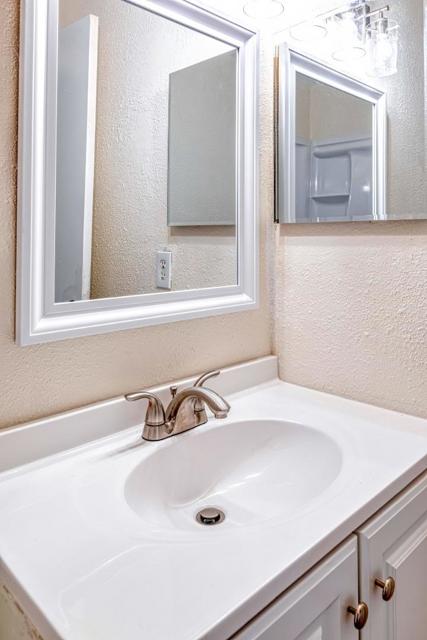 32200 Atlas Way, Union City CA: https://media.crmls.org/mediaz/a2d01642-f941-4451-893f-529803895b8f.jpg