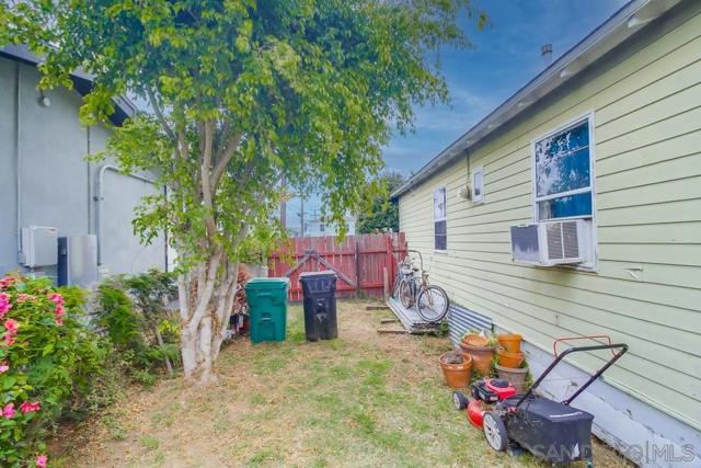 2119 Bacon St, San Diego CA: https://media.crmls.org/mediaz/a2d058b9-b597-4005-9517-ea3cc13d24c9.jpg