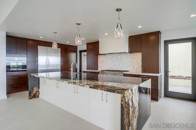 14066 Crest Way, Del Mar CA: https://media.crmls.org/mediaz/a2d0933f-6c50-4a78-b1b9-648f76012156.jpg
