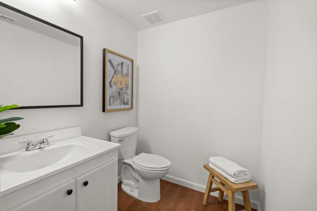 17 Spinnaker Place, Redwood City CA: https://media.crmls.org/mediaz/a2d0fcdd-e322-45d4-9623-6eb8e4f6025e.jpg
